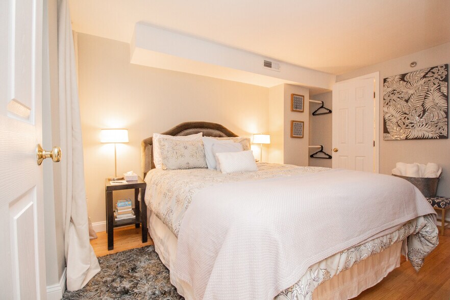 Building Photo - 24 Jay St