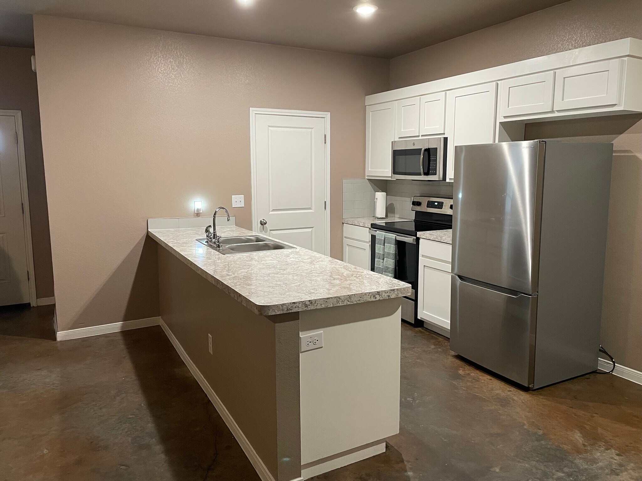 Building Photo - 217 W Avenue A