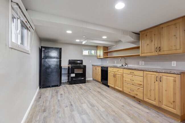 Building Photo - 71 S Orchard Dr