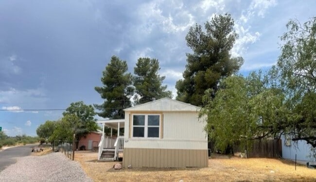 Building Photo - Price Reduction on this 2 Bedroom on Nice ...