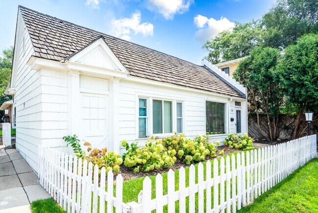 Building Photo - ENTIRE HOUSE: Cozy 2-Bedroom Home in Beautiful Prospect Park!