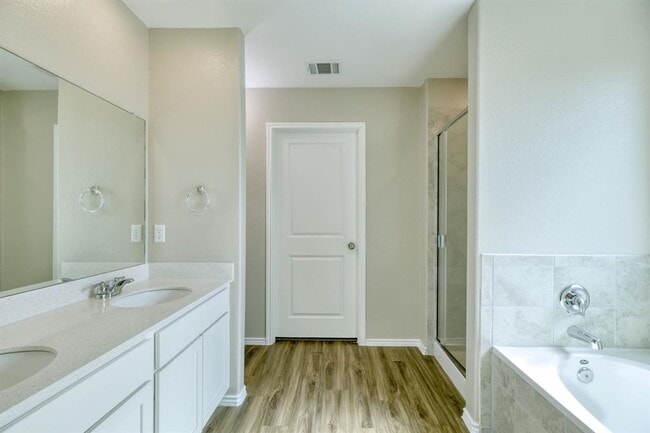 Building Photo - 111 Mountain Maple St