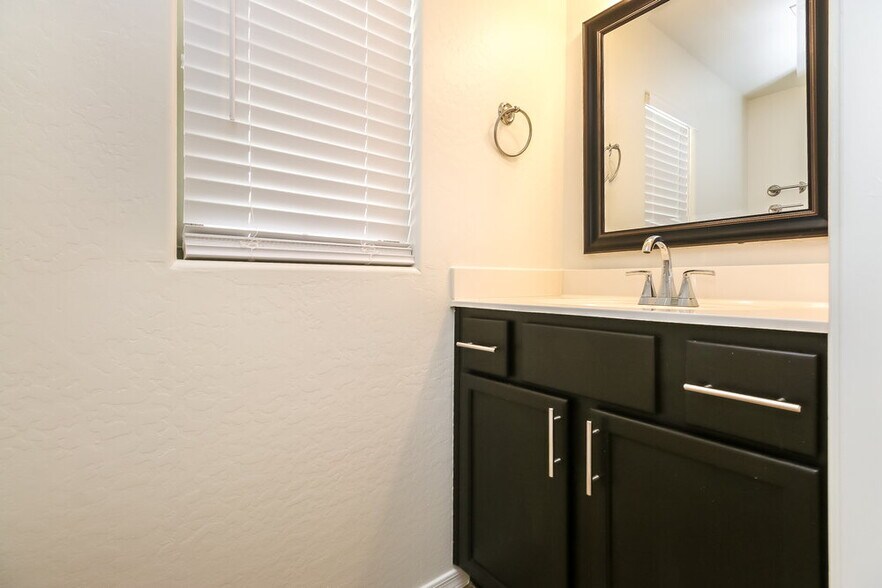 Building Photo - 92 E Catclaw St