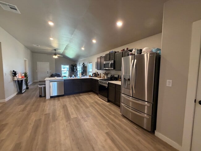 Building Photo - 3/2/2 in Frenship ISD in upland crossing!