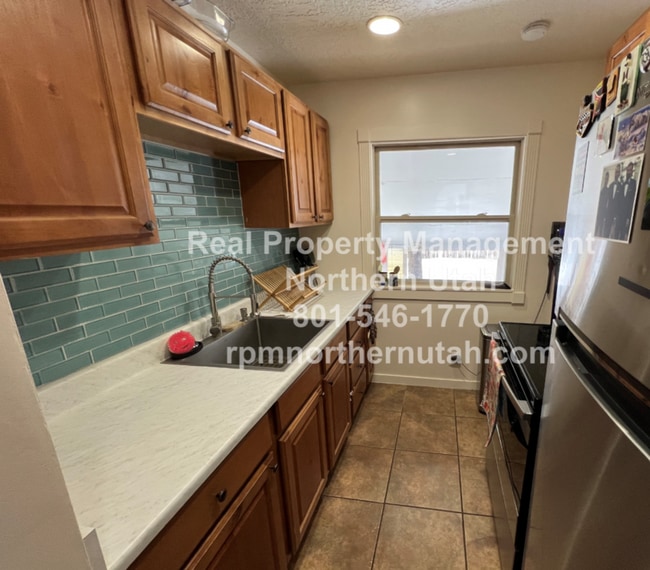 Building Photo - Lovely 4 Bedroom  2 Bath House Available i...