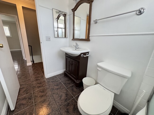 Building Photo - 1126 W 37th Pl