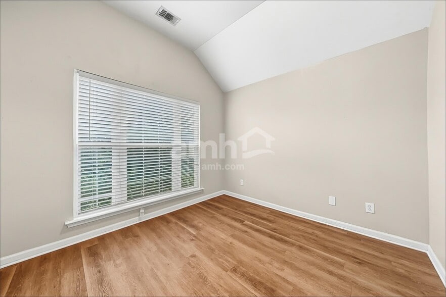 Building Photo - 474 Young Way