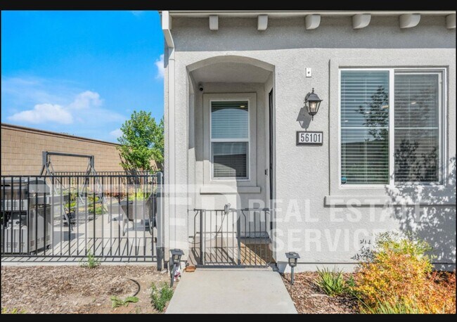 Building Photo - 5301 E Commerce Way