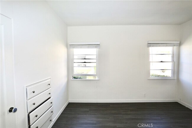 Building Photo - 364 Cliff Dr