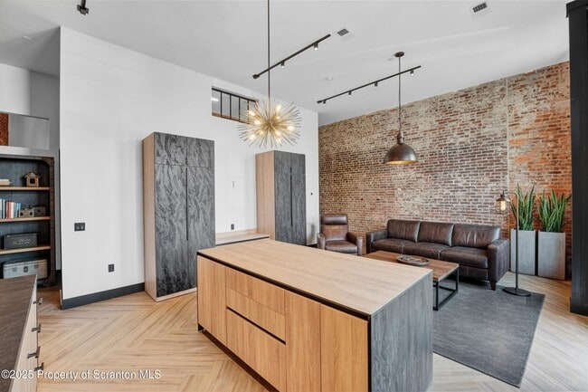 Building Photo - 117 Penn Ave