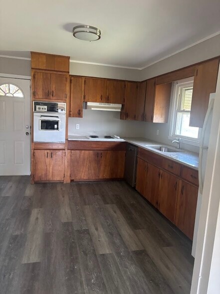 Kitchen - 8897 Asheville Hwy