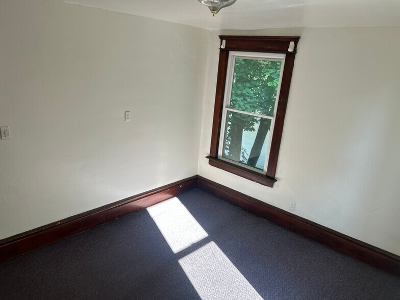 Building Photo - 485 Allyn St