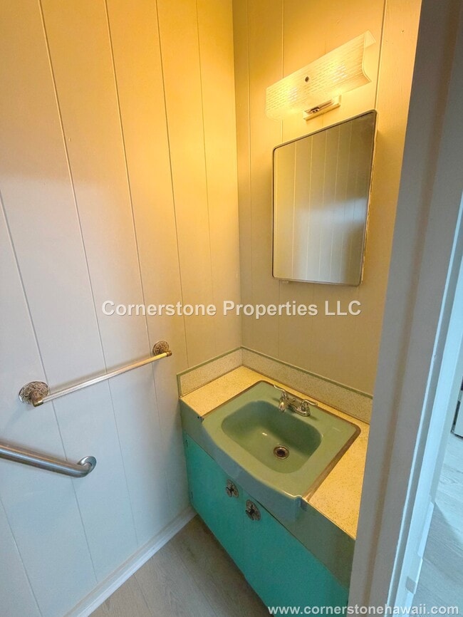 Building Photo - 1558 Hoonipo St