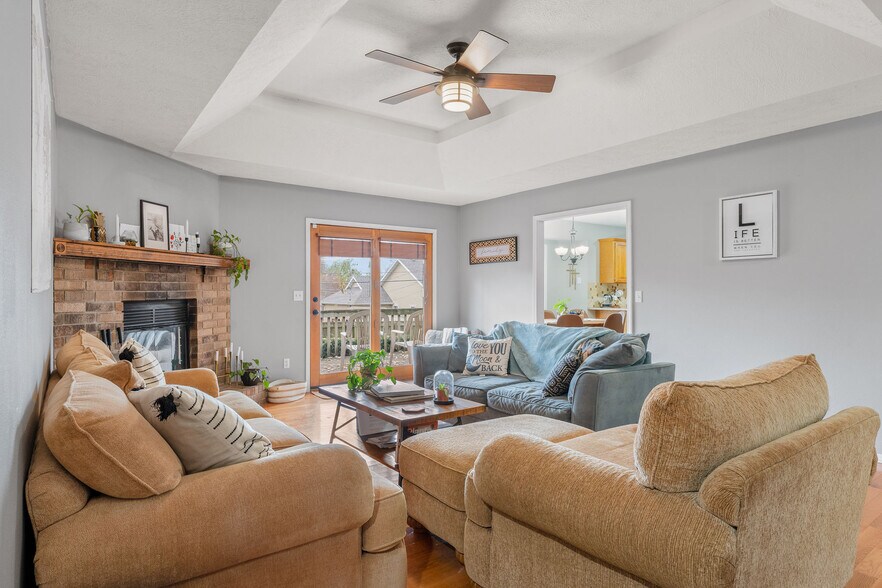 Living room - 3668 W El Castile St