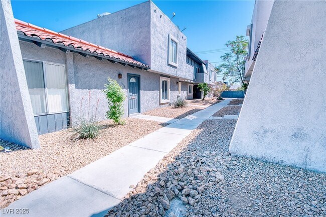 Building Photo - 1326 N Jones Blvd
