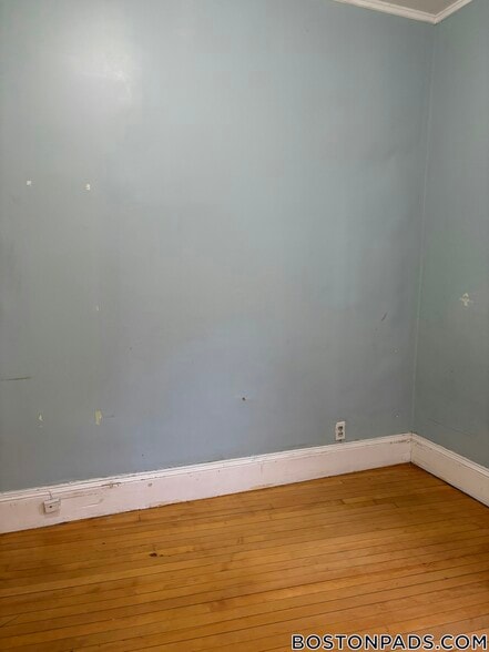 Building Photo - 154 Magazine St