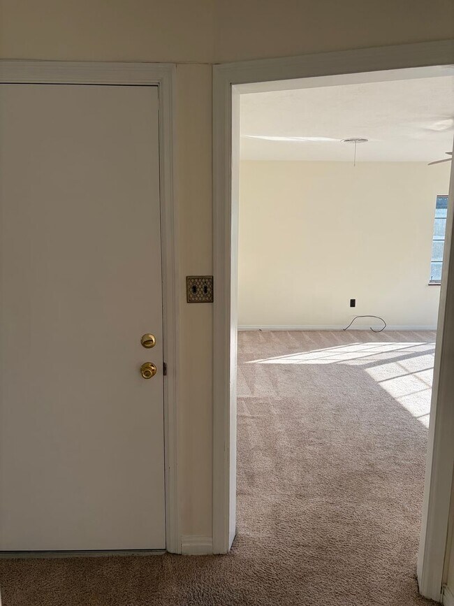 Building Photo - 660 Beech Ave