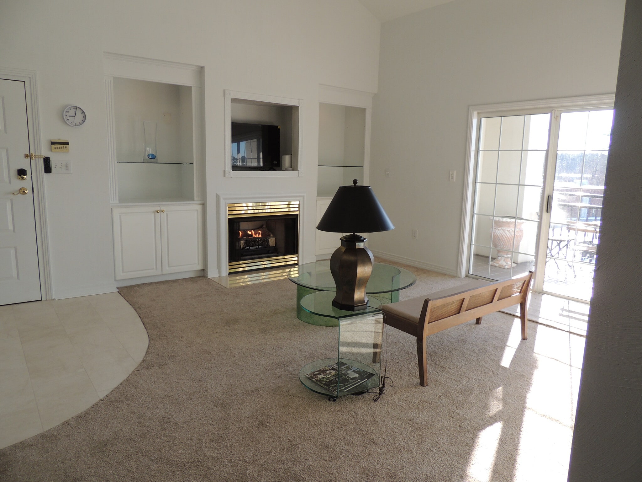 Living Room with gas fireplace - 1292 Laskin Rd