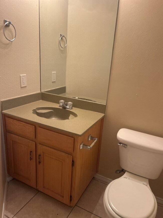 Building Photo - Beautiful 3 bedroom townhome! Master downstairs Large living room, wet bar, Garage! Coming soon i...