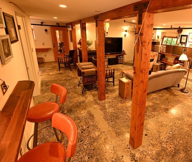 Building Photo - 3bd/2ba Seattle Home