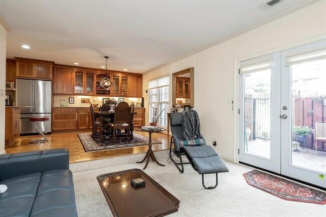 Building Photo - 1105 Clairemont Ave