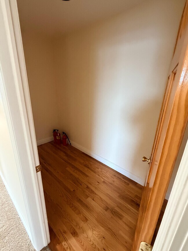 Building Photo - 606 Fulton St