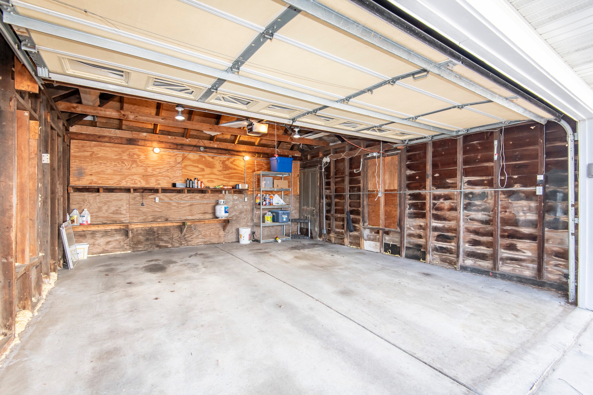 garage - 2615 N Wauwatosa Ave