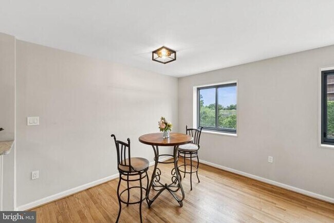 Building Photo - 1200 S Arlington Ridge Rd