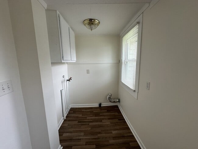 Building Photo - 2215 McCroskey Ave
