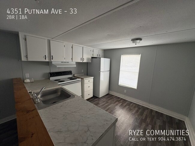 Building Photo - 4351 Putnam Ave