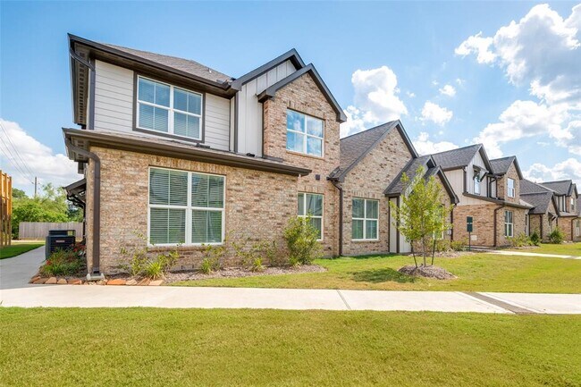 Building Photo - 229 Park Place Cir