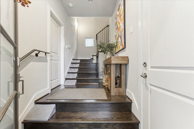 Building Photo - 5644 Darling St