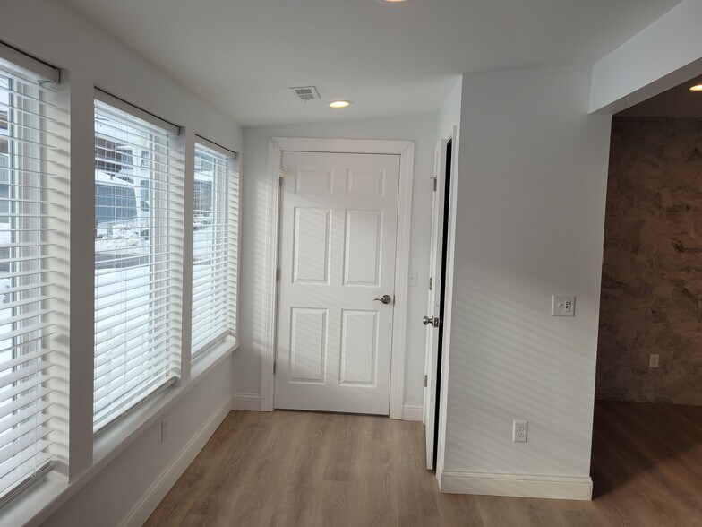 Building Photo - 3082 Norcott Dr