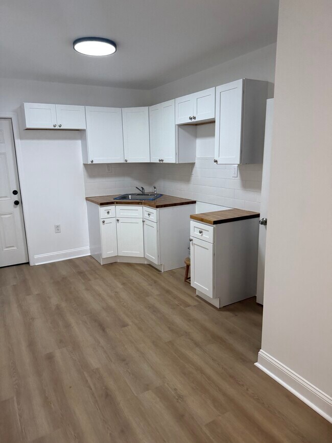 Building Photo - 2431 N Bancroft St