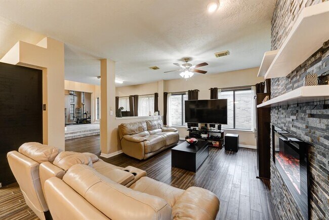Building Photo - 2150 Paso Rello Dr