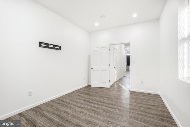 Building Photo - 1339 W Lafayette Ave