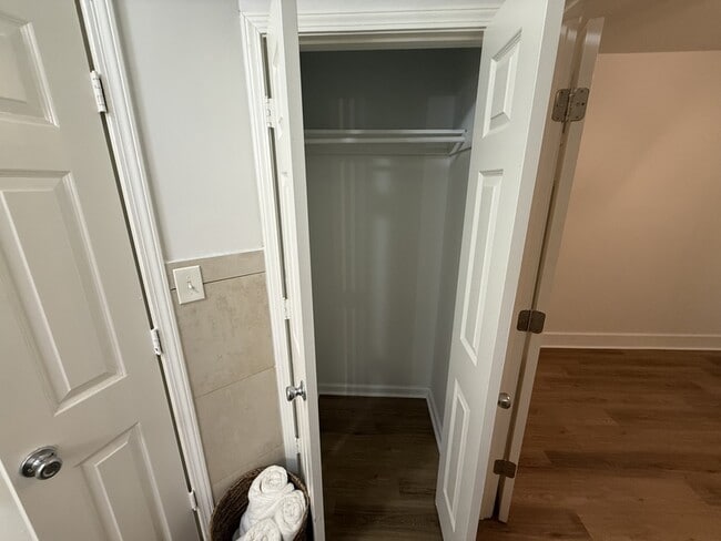 Building Photo - 3739 Rhea Ave