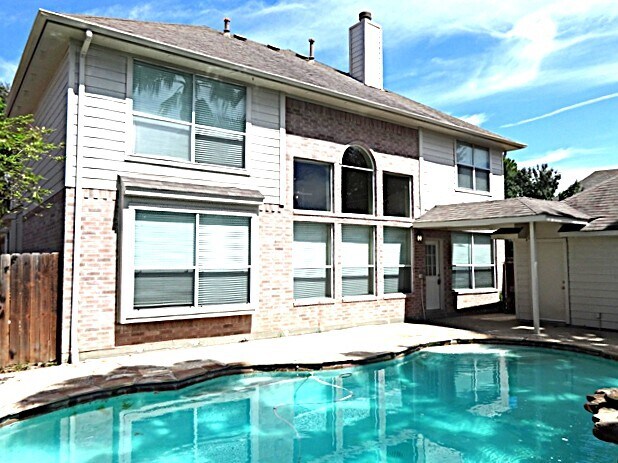 Building Photo - 15303 Baber Ct
