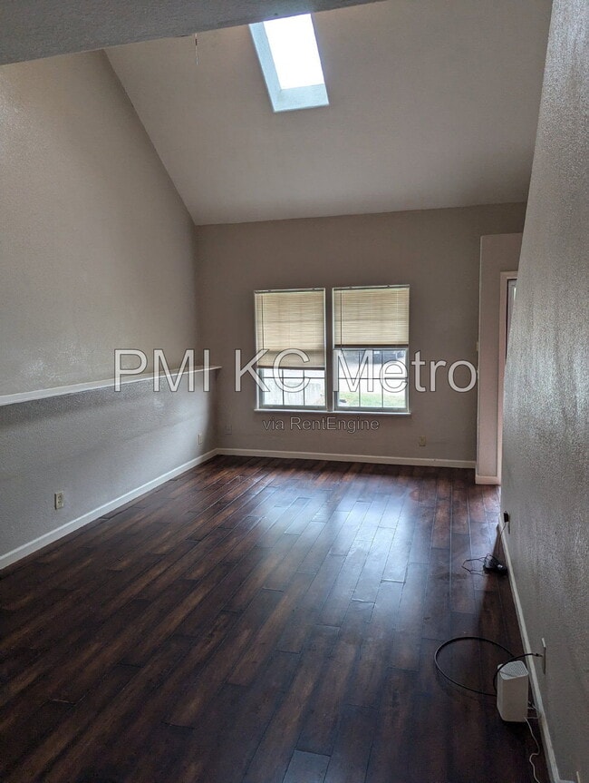 Building Photo - 15811 E 20 St S