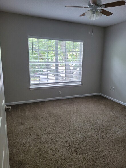 Building Photo - 814 Crest Pines Dr