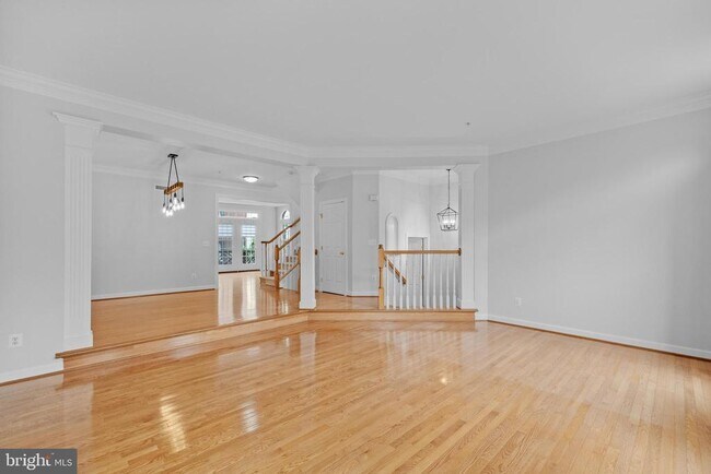 Building Photo - 271 Murtha St