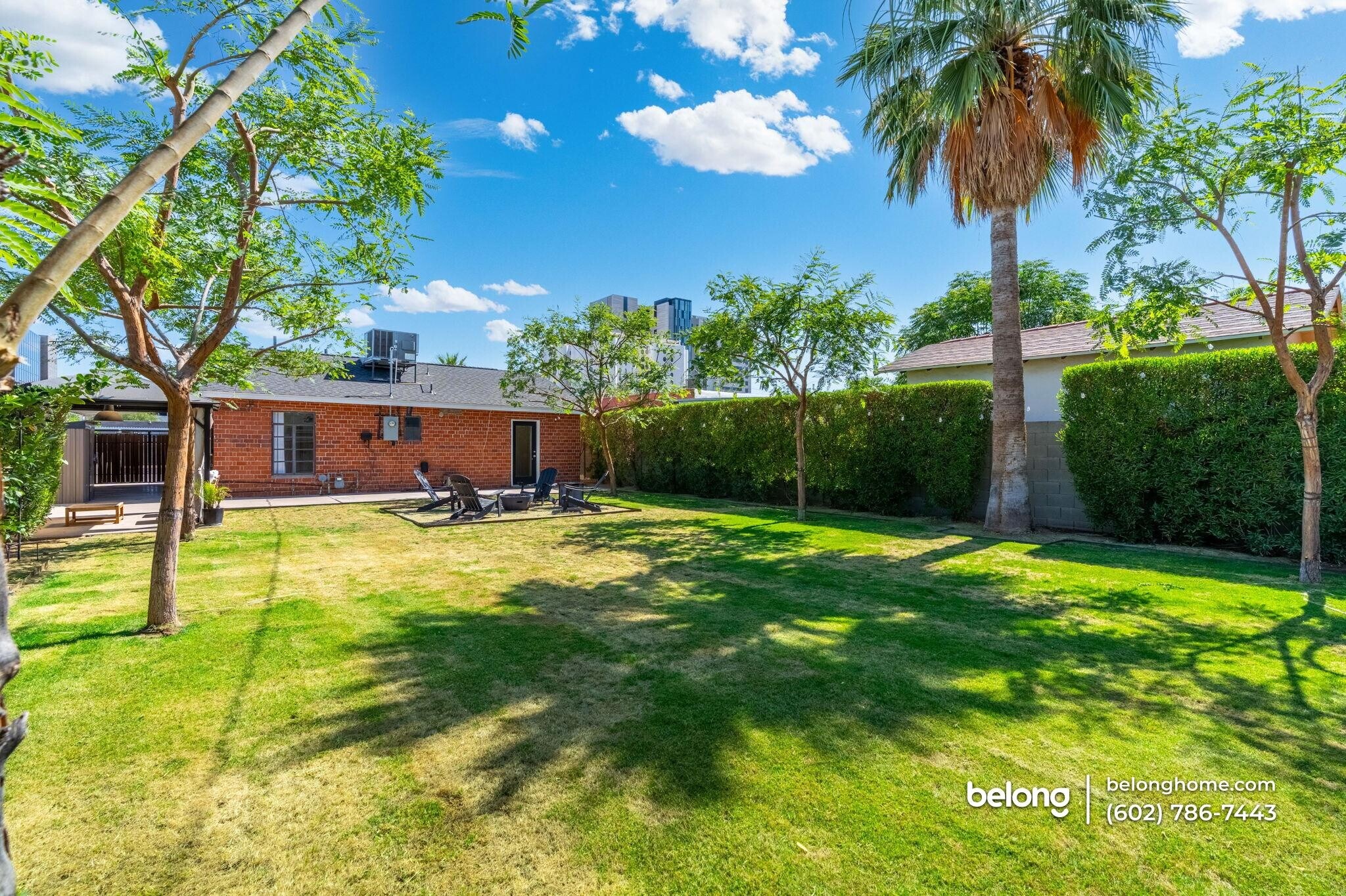 Building Photo - 1136 E Almeria Rd