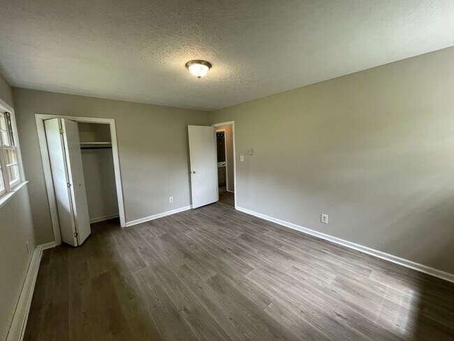 Building Photo - 1829 Quail Run Dr