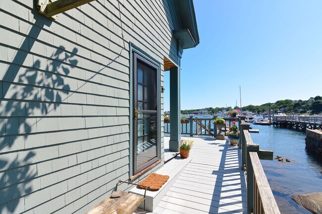 Building Photo - 37 Rocky Neck Ave