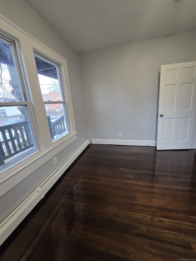 Building Photo - 190 Westland St