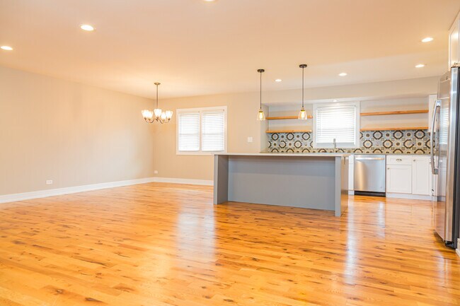 Building Photo - 825 Pheasant Walk Dr