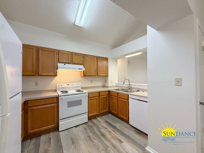 Building Photo - Nice 3 Bedroom Home Close to Eglin and Hurlburt Field AFB!