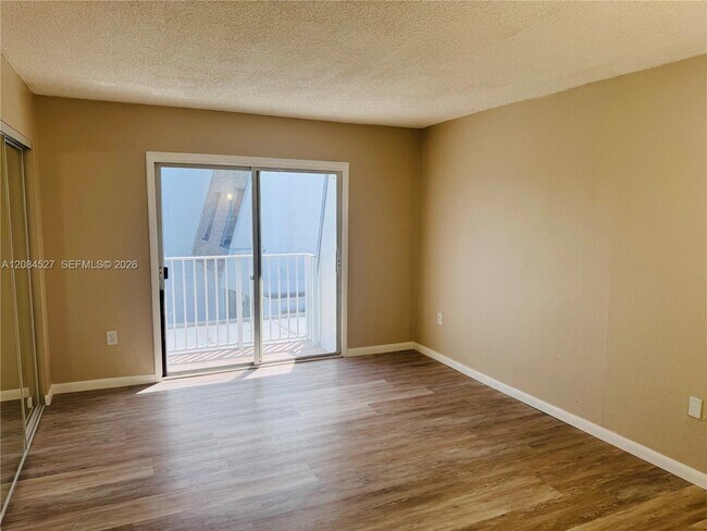 Building Photo - 6090 SW 41st St