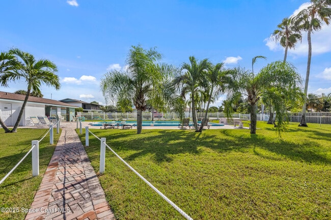 Building Photo - 194 Queens Ct