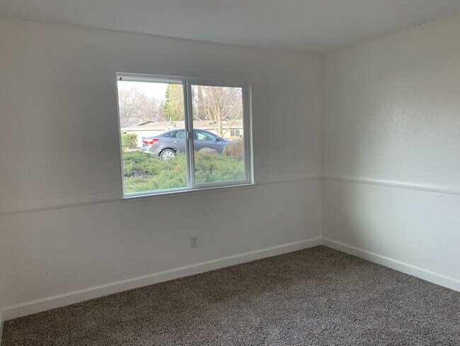 Building Photo - Recently remodeled home a short walk from Cameron Park Lake for rent!
